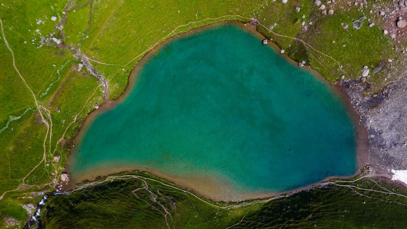 Survol du Lac d'Amour et de la Pierra Menta
