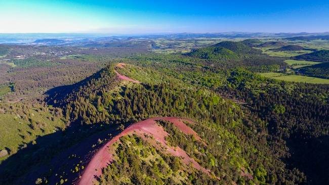 Puy de Lassolas & la Vache Puy de Lassolas & la Vache